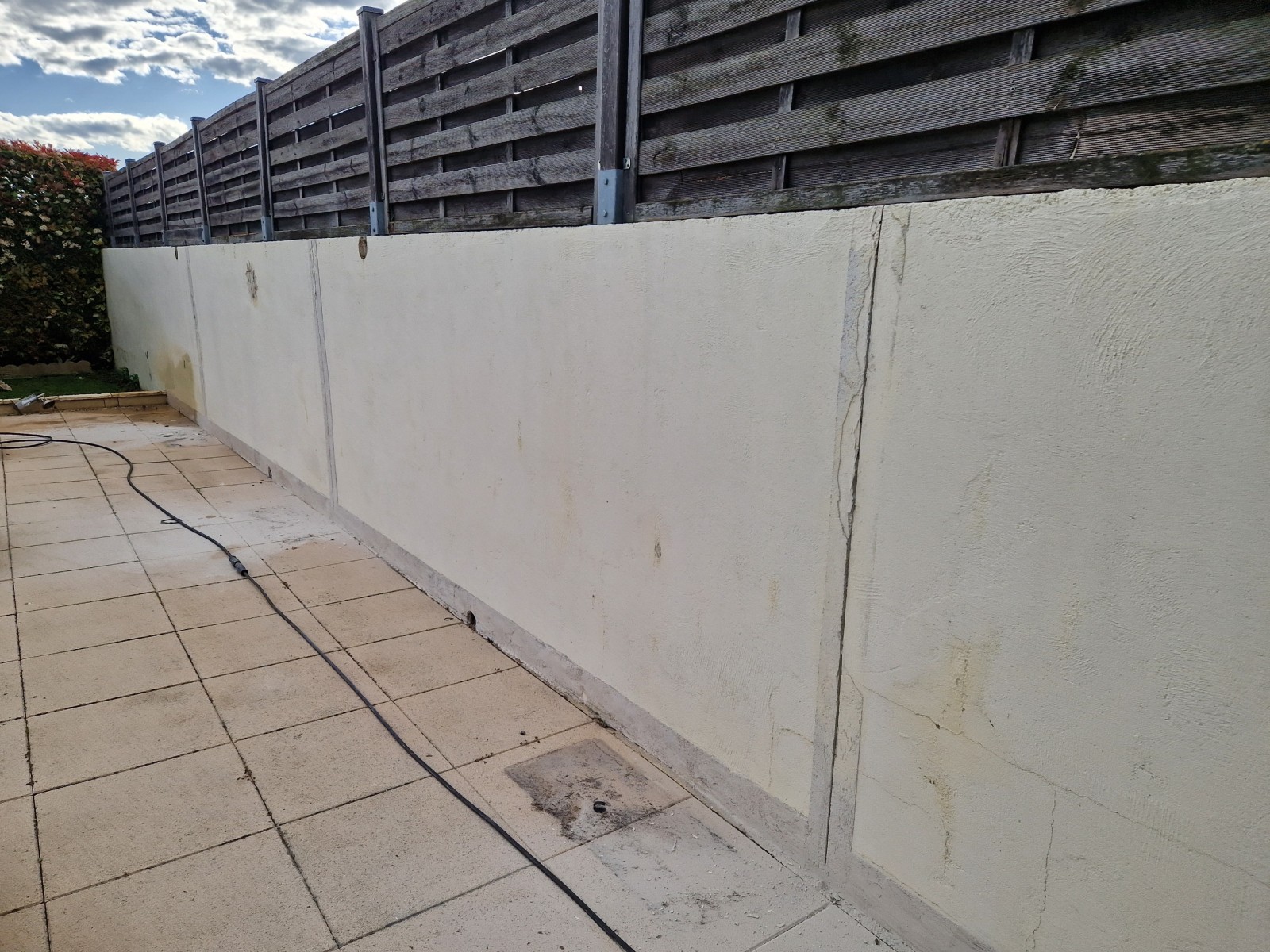 Réalisation de une façade sur un mur de clôture à Lançon de Provence dans les Bouches du Rhônes