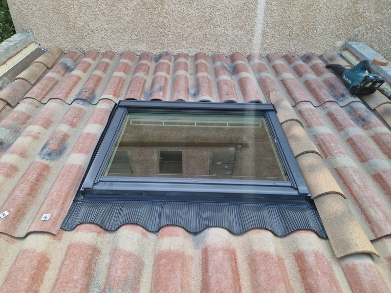 M Charpentes : Votre spécialiste pour la pose de Velux sur les toitures de maisons à Berre l'Étang