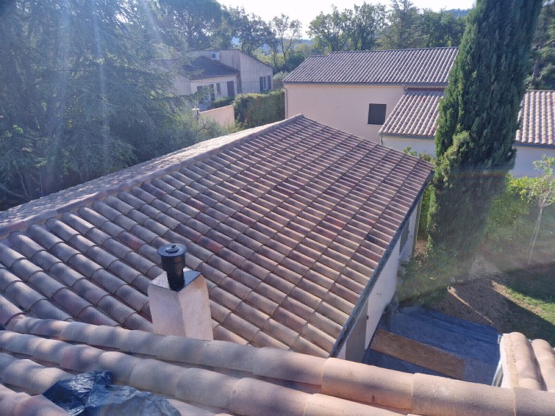 Artisan couvreur pour rénovation de toiture et pose de charpente à Lourmarin : M Charpentes