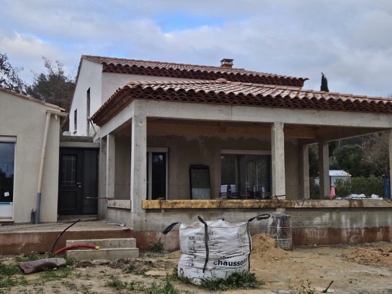 Création d'une terrasse couverte sur la commune de Fuveau dans les Bouches Du Rhône