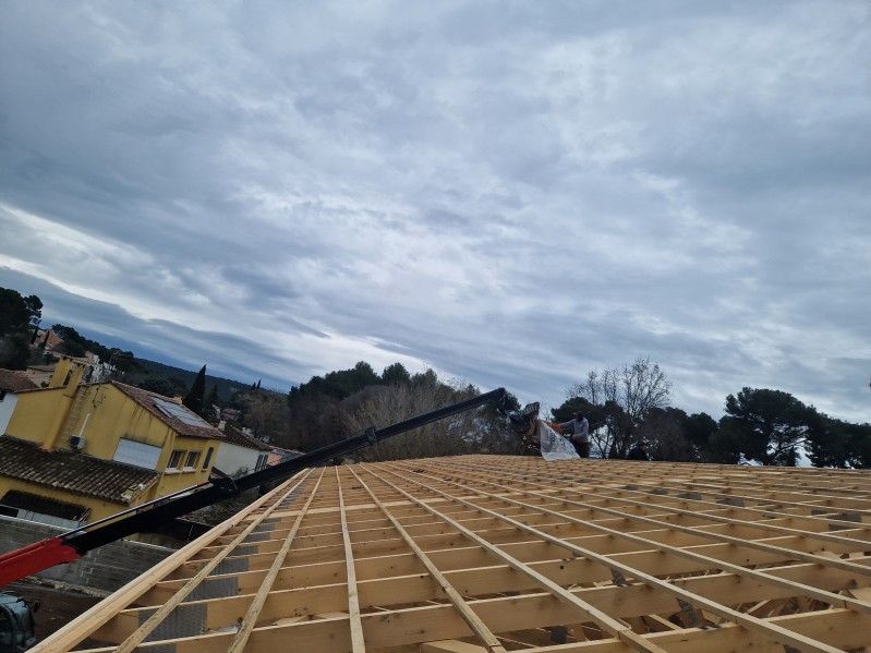 Pose de charpente et couverture à ventabren dans le bouches du Rhône