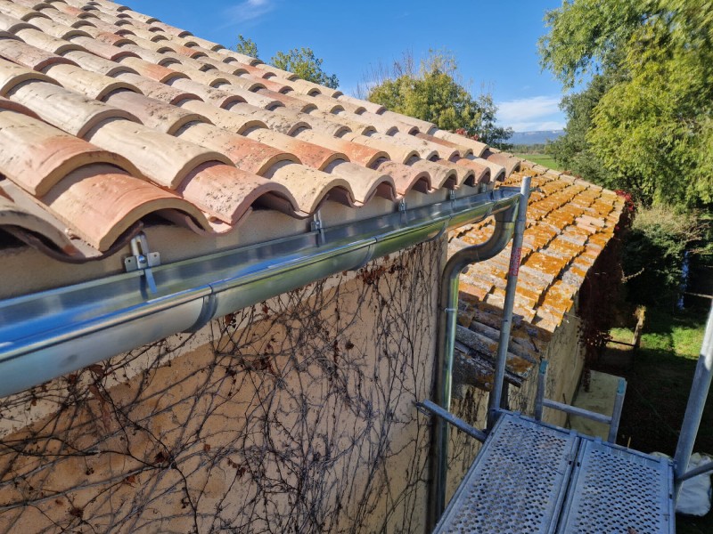 Rénovation d'une toiture sur la  Ville de Cadenet dans le Vaucluse (84)