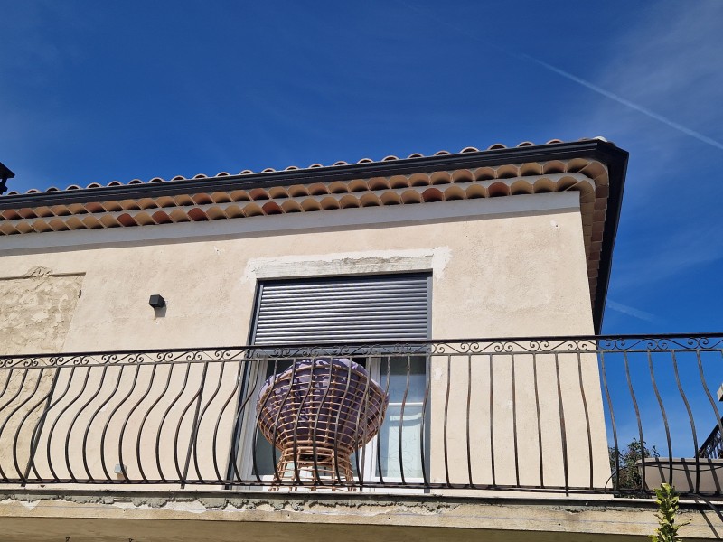 Vu de la gouttière en Aluminium sur la façade 