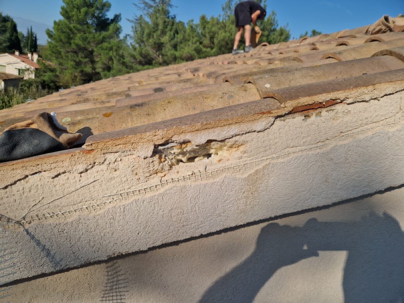 M Charpentes est  l' expert dont vous avez besoin pour la rénovation de toiture et  couverture à Lourmarin