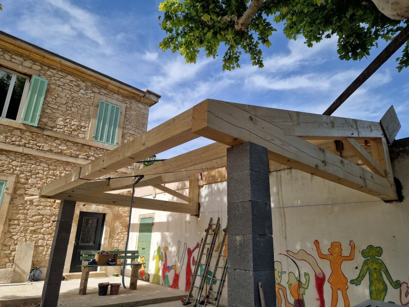 M Charpentes : Votre expert en charpente traditionnelle et couverture en tuile ancienne à La Fare Les Oliviers