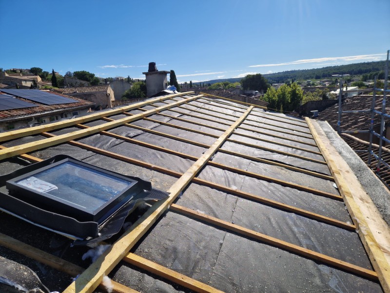 Devis gratuit pour votre projet de toiture à Lançon-de-Provence. M Charpentes : transparence et professionnalisme en Provence