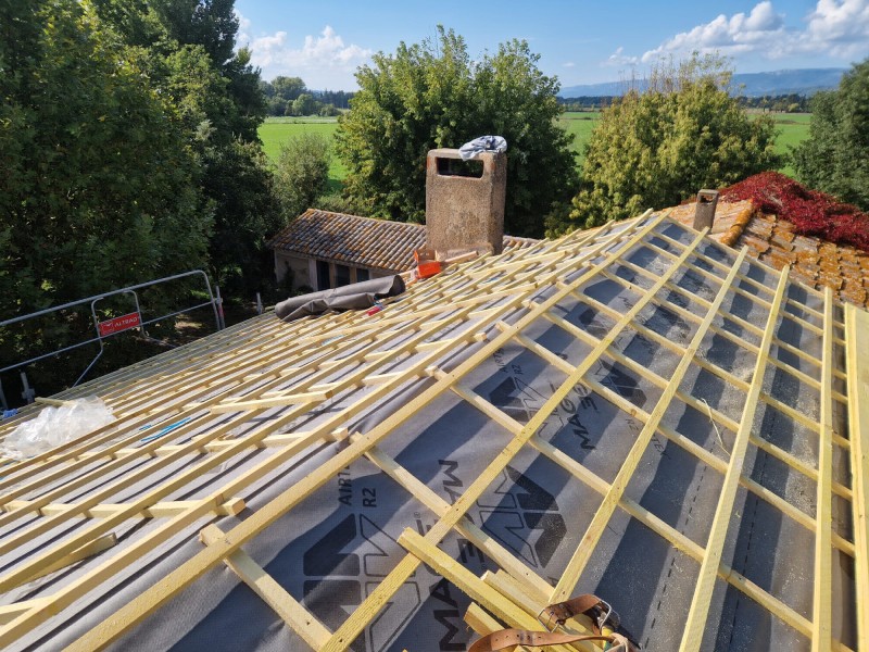 Rénovation d'une toiture sur la  Ville de Cadenet dans le Vaucluse (84)
