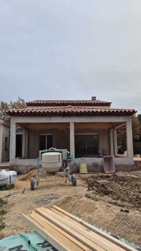 Création d'une terrasse couverte sur la commune de Fuveau dans les Bouches Du Rhône
