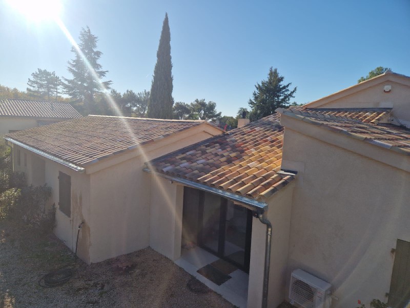 Artisan couvreur pour rénovation de toiture et pose de charpente à Lourmarin : M Charpentes