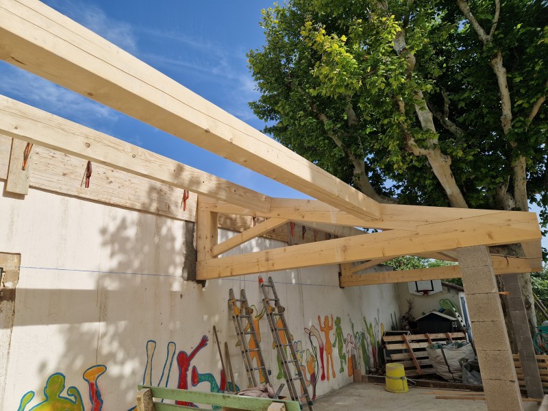 M Charpentes : Votre expert en charpente traditionnelle et couverture en tuile ancienne à La Fare Les Oliviers