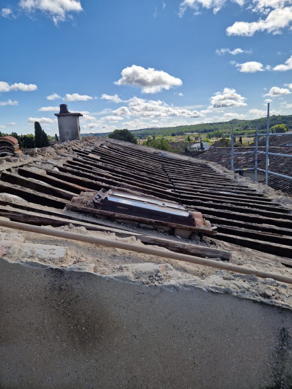 Réalisation d'une rénovation de toiture à Lançon de Provence dans les Bouches du Rhône